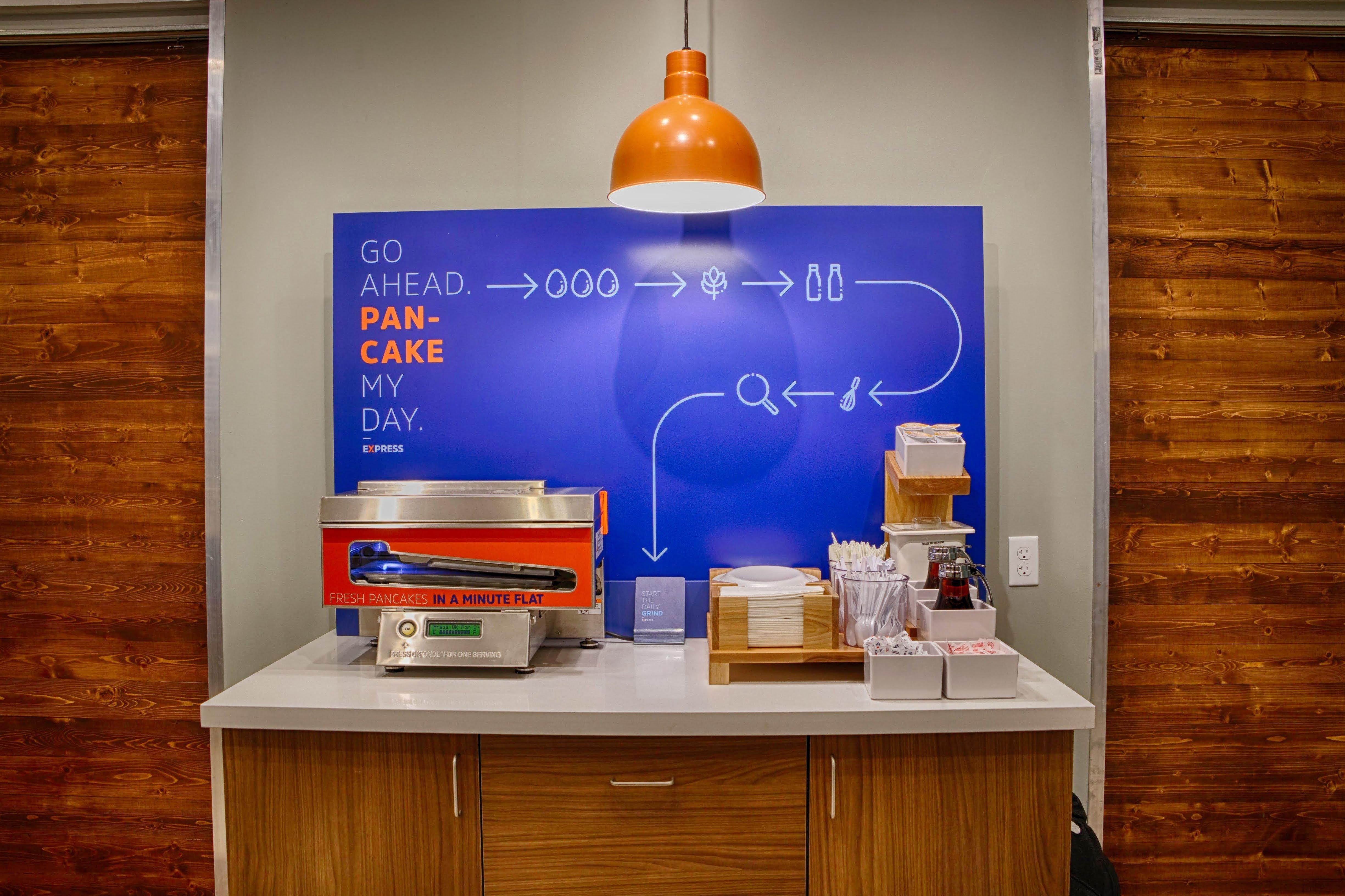Holiday Inn Express Orlando - South Park By Ihg Williamsburg Экстерьер фото